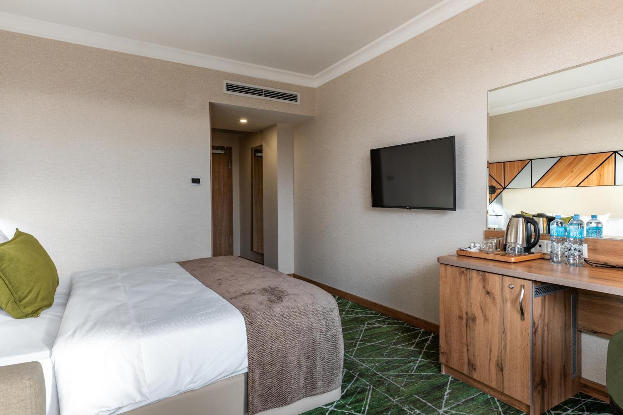 Hotel Wyndham Garden Burabay Esterno foto