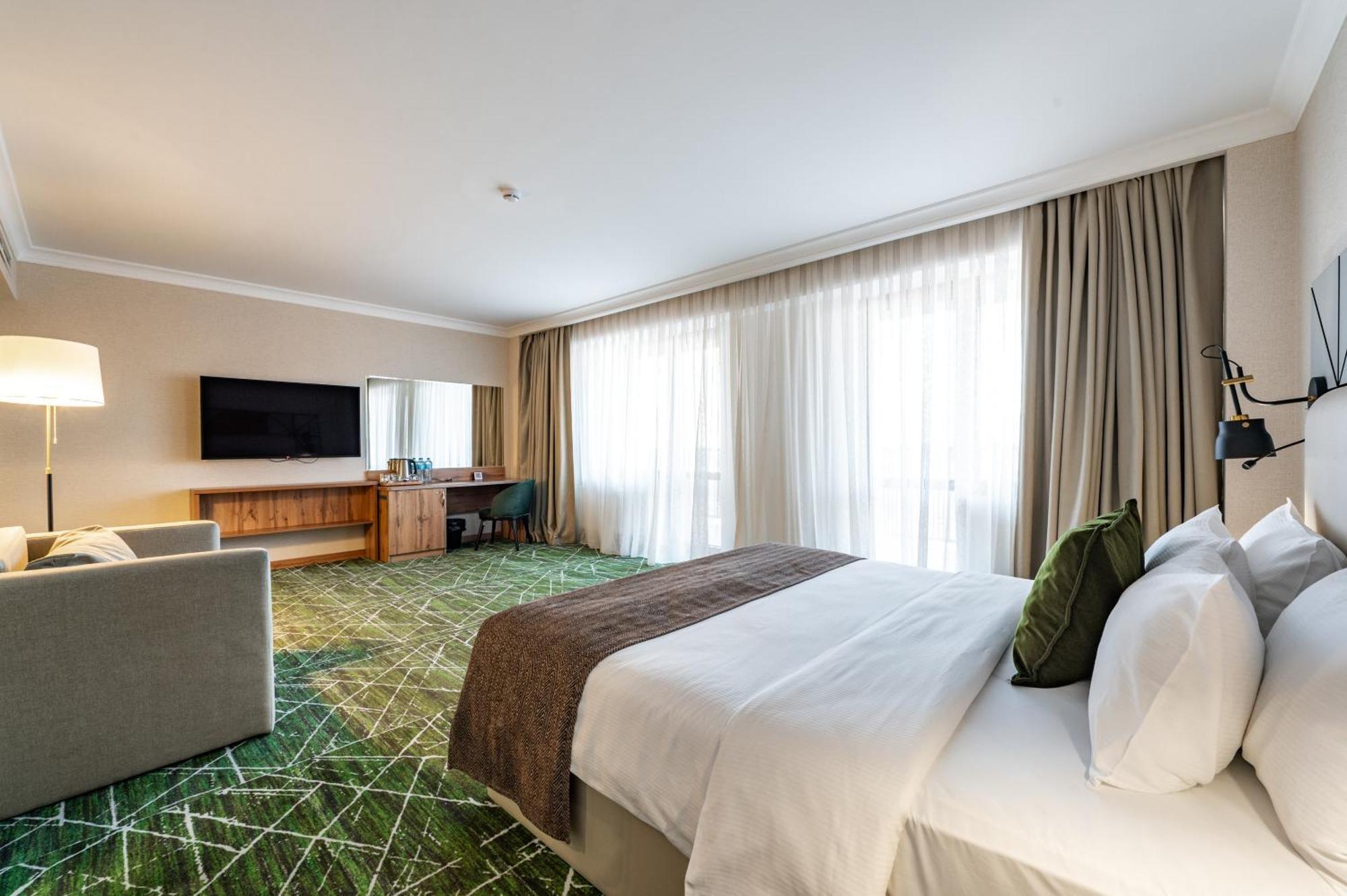 Hotel Wyndham Garden Burabay Esterno foto